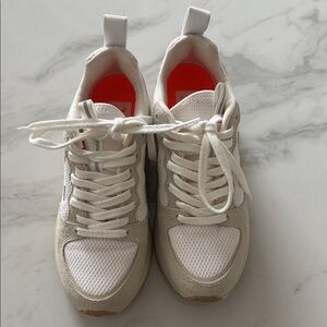 Veja Venturi Alveomesh White Sneakers